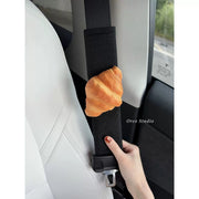 Protège-Ceinture 3D Squishy Forme Bagel Croissant - ConfortVoiture.fr