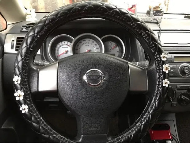 Housse De Volant Noir En Cuir Avec Motif Marguerite - ConfortVoiture.fr