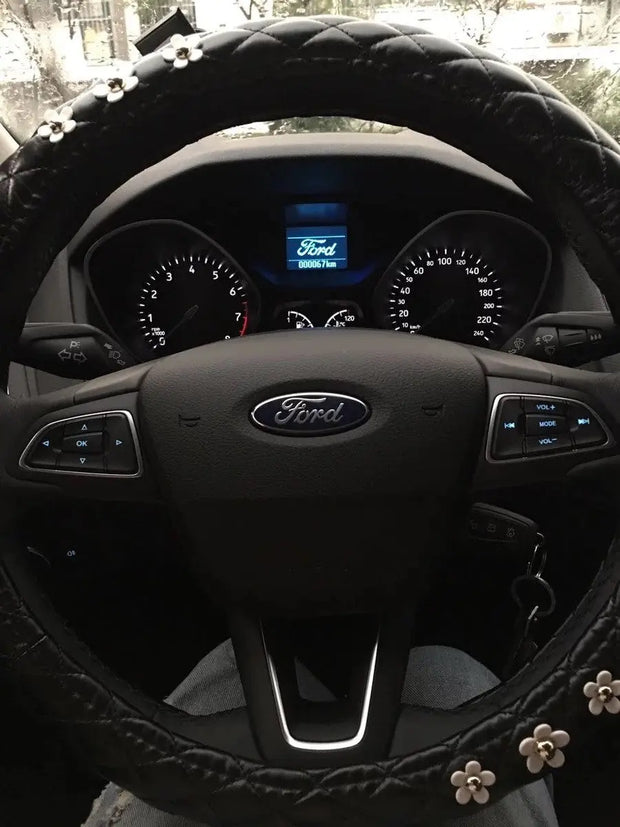 Housse De Volant Noir En Cuir Avec Motif Marguerite - ConfortVoiture.fr