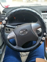 Housse De Volant Noir En Cuir Avec Motif Marguerite - ConfortVoiture.fr