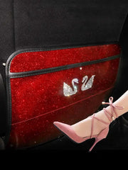 Tapis Anti-Kick Pour Siège Auto Arrière Rouge Avec Cygne - ConfortVoiture.fr