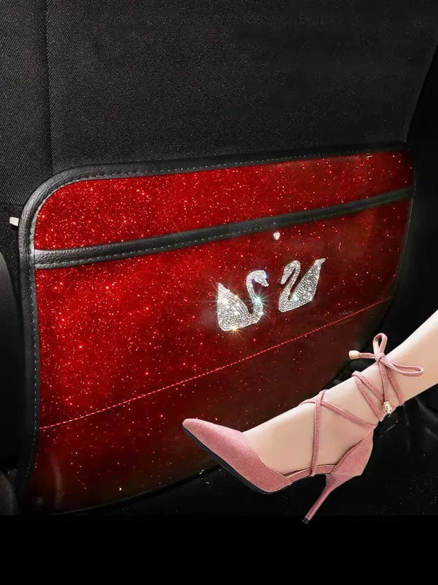 Tapis Anti-Kick Pour Siège Auto Arrière Rouge Avec Cygne - ConfortVoiture.fr