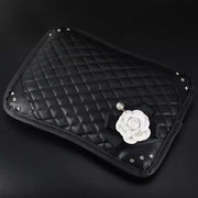 Couvre-Console En Cuir Noir Avec Camélia Noir Et Blanc - ConfortVoiture.fr