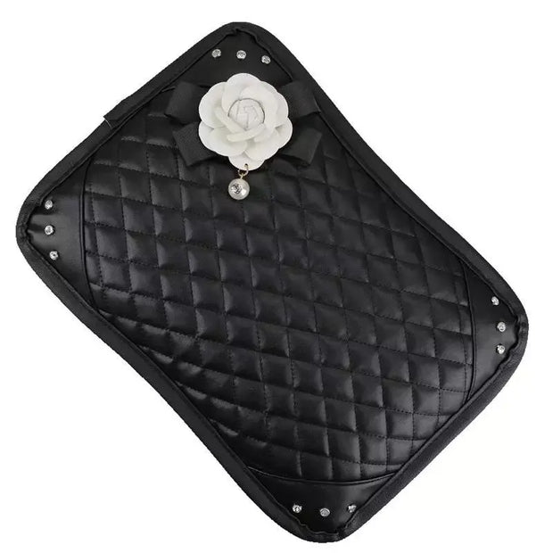 Couvre-Console En Cuir Noir Avec Camélia Noir Et Blanc - ConfortVoiture.fr