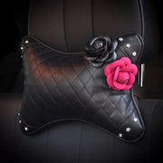Coussin Repose-Tête Voiture GiveMOJO Camélia Rose Et Noir - ConfortVoiture.fr