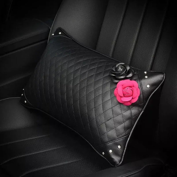 Coussin Repose-Tête Voiture GiveMOJO Camélia Rose Et Noir - ConfortVoiture.fr