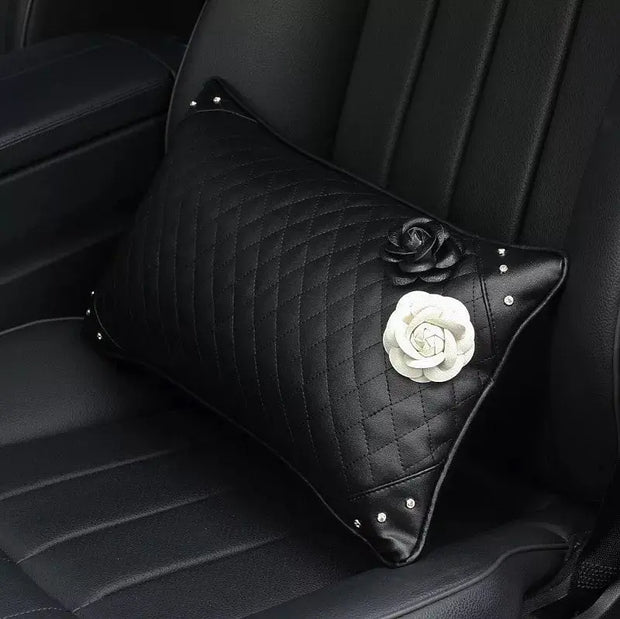 Coussin Repose-Tête Voiture Motif Camélias Noir Et Blanc - ConfortVoiture.fr