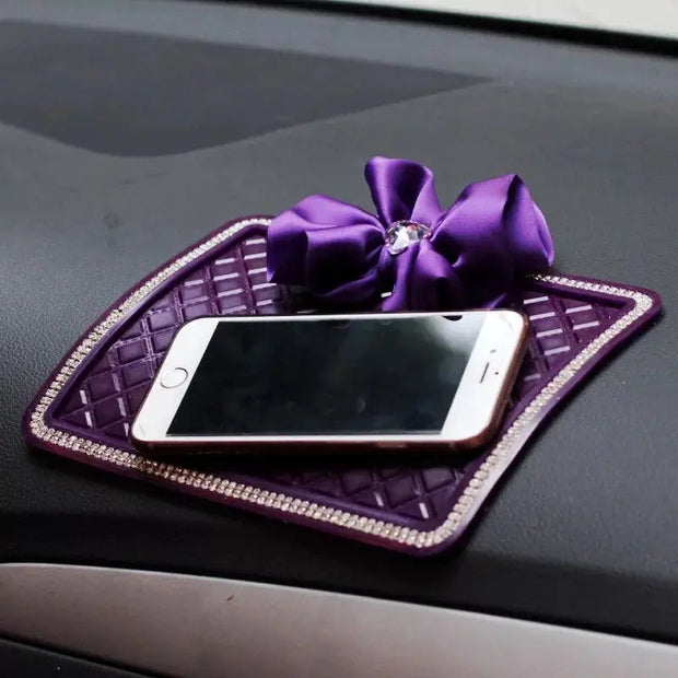 Tapis Antidérapant Pour Tableau De Bord Voiture Violet - ConfortVoiture.fr