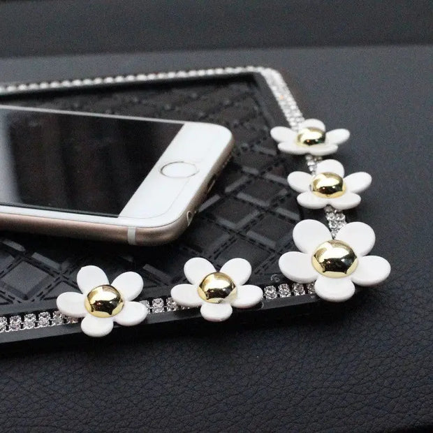Tapis Antidérapant Tableau De Bord Avec Support Téléphone Daisy - ConfortVoiture.fr