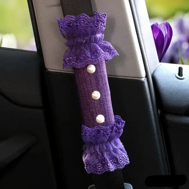 Protège-Ceinture Violet Dentelle Avec Perles Elegant - ConfortVoiture.fr